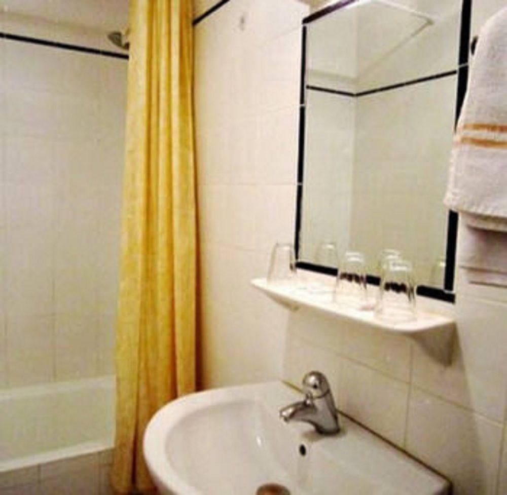 Hotel Hipotel Voltaire Bastille Parigi