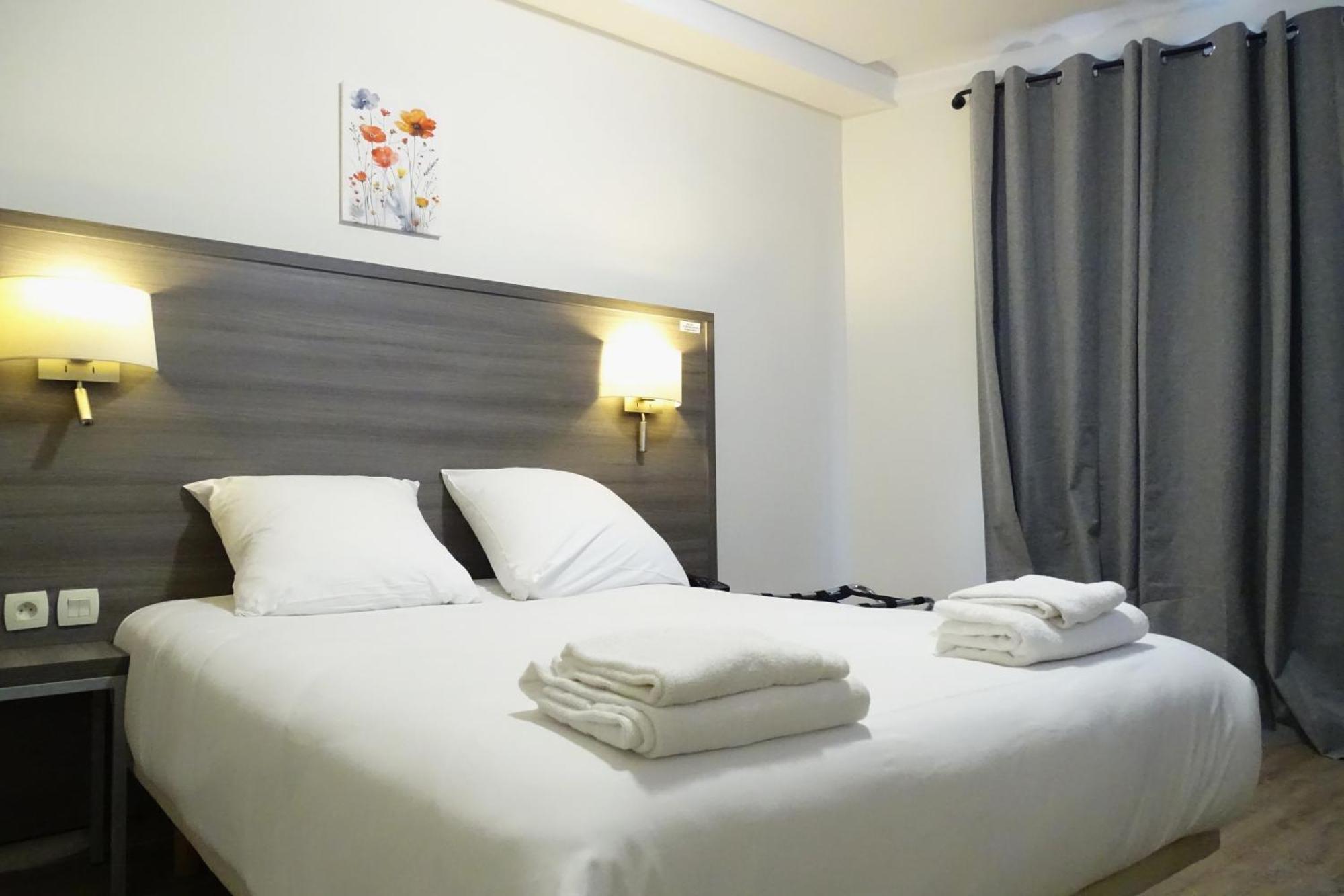Hotel Hipotel Voltaire Bastille 3*