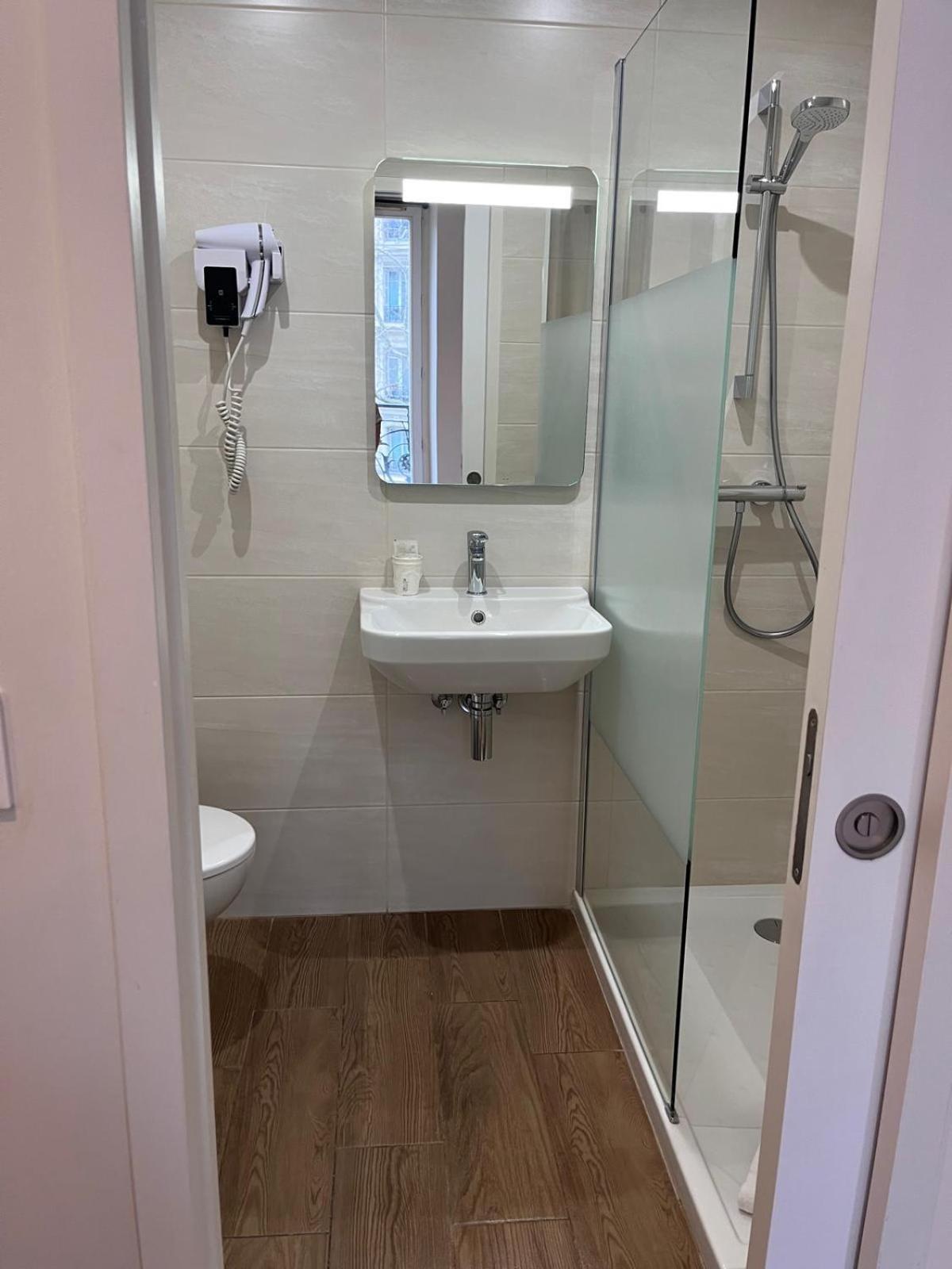 Hipotel Voltaire Bastille Parigi