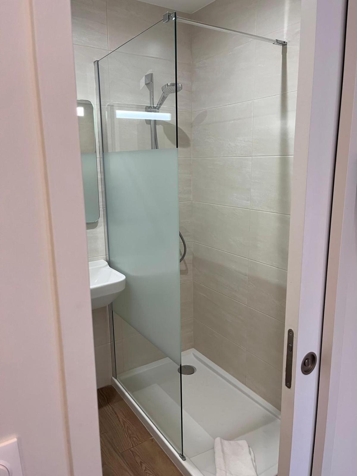 Hotel Hipotel Voltaire Bastille