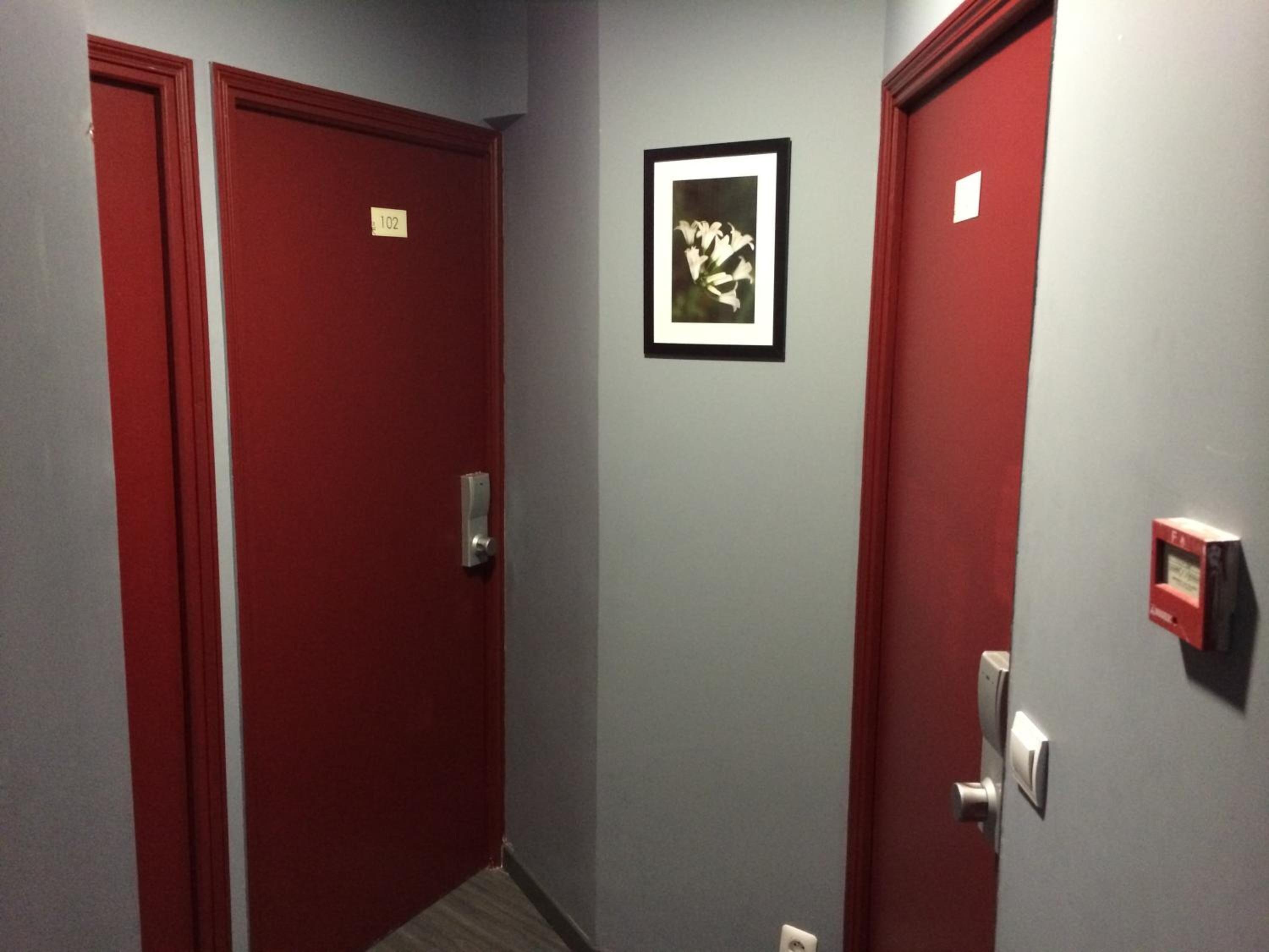 Hipotel Voltaire Bastille Hotel